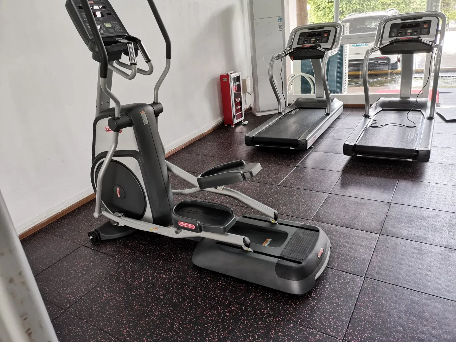Environmental Friendly Gym Workout Accessories Shock Absorbing Gym Flooring
