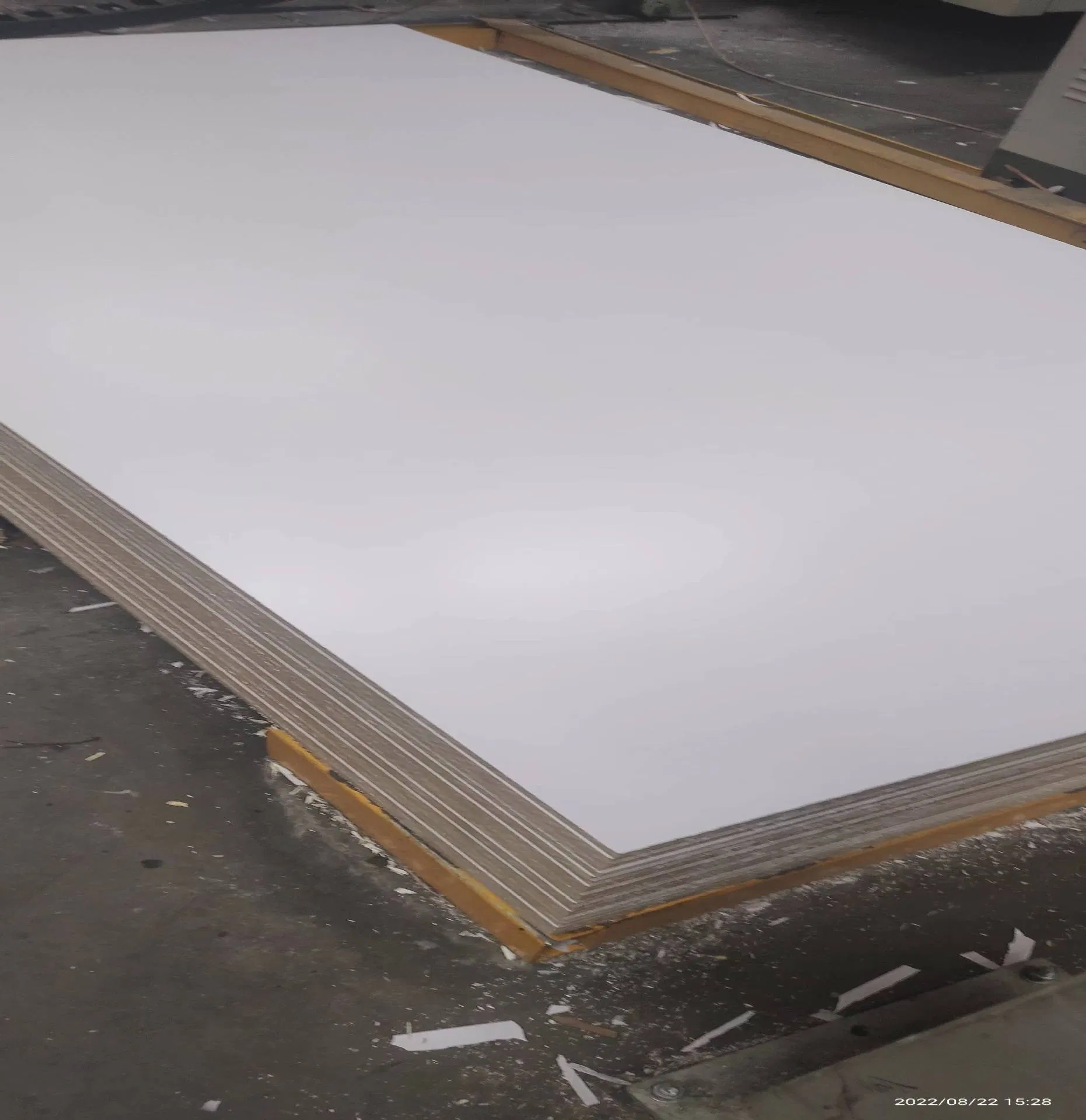 China Manufacturer Melamine Laminated MDF Board Wooden MDF Furniture Panel for Cabinet