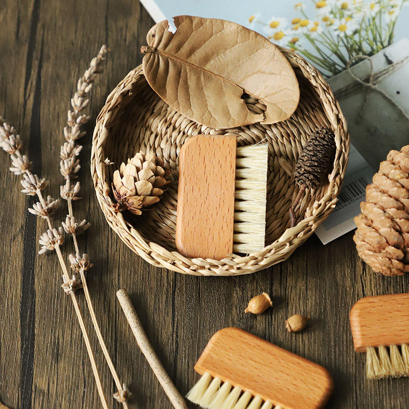 Custom Logo Eco Friendly Boar Bristle Wooden Handle Nail Brush Pedicure Fingernail Nail Scrub Brush for Toes and Nails Cleaner