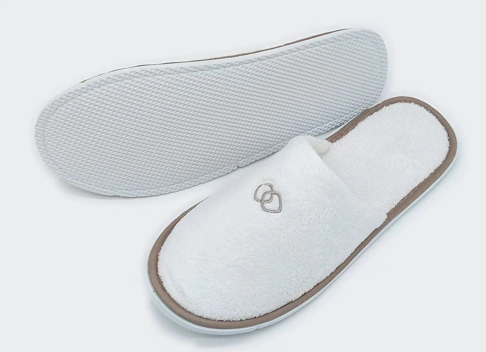 China Manufacturer Velour Terry Cloth Fabric Disposable Slippers Hotel Personalized Embroidery Logo White Coral Fleece Hotel EVA Slippers for 5 Star Hotels