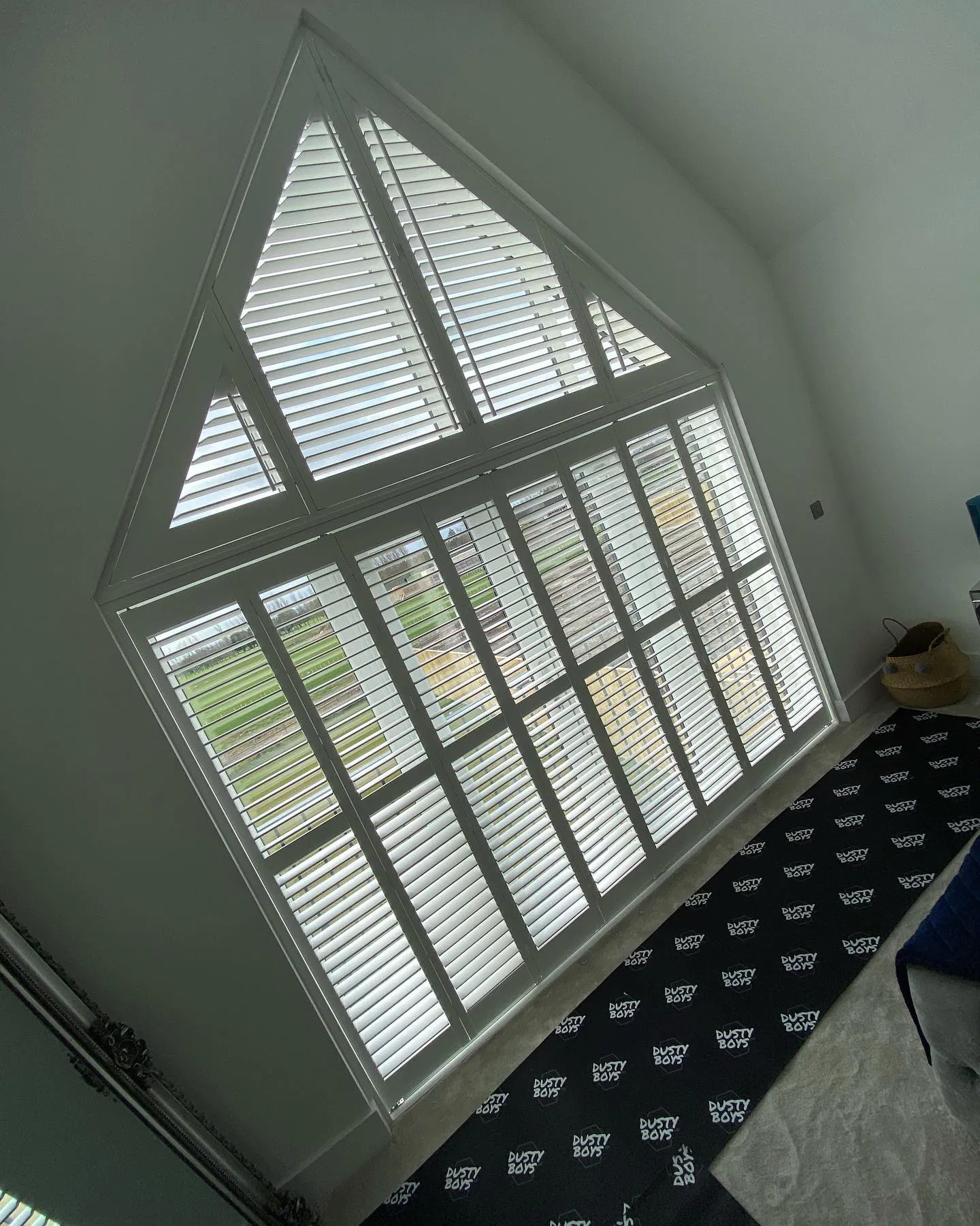 76mm Hardwood Shaped Shutter in Pure White and Stainless Steel Hinges