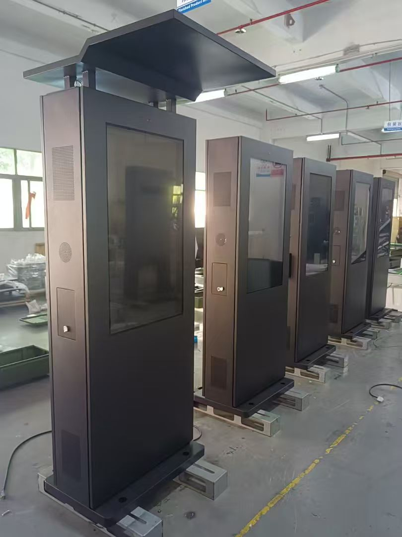 Уличный сенсорный монитор Stele в портретном формате