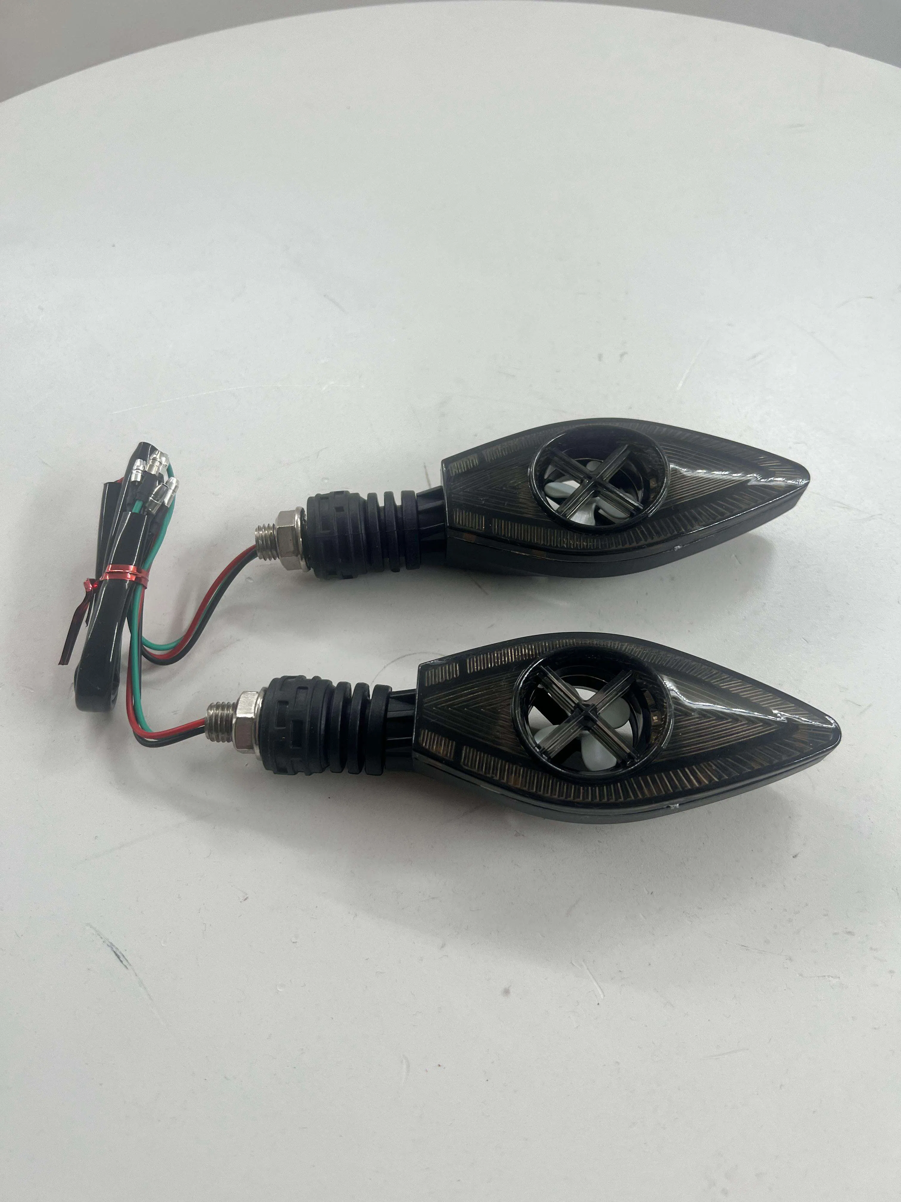 Светодиодный поворотник 2xo-138 R для мотоциклов и трициклов