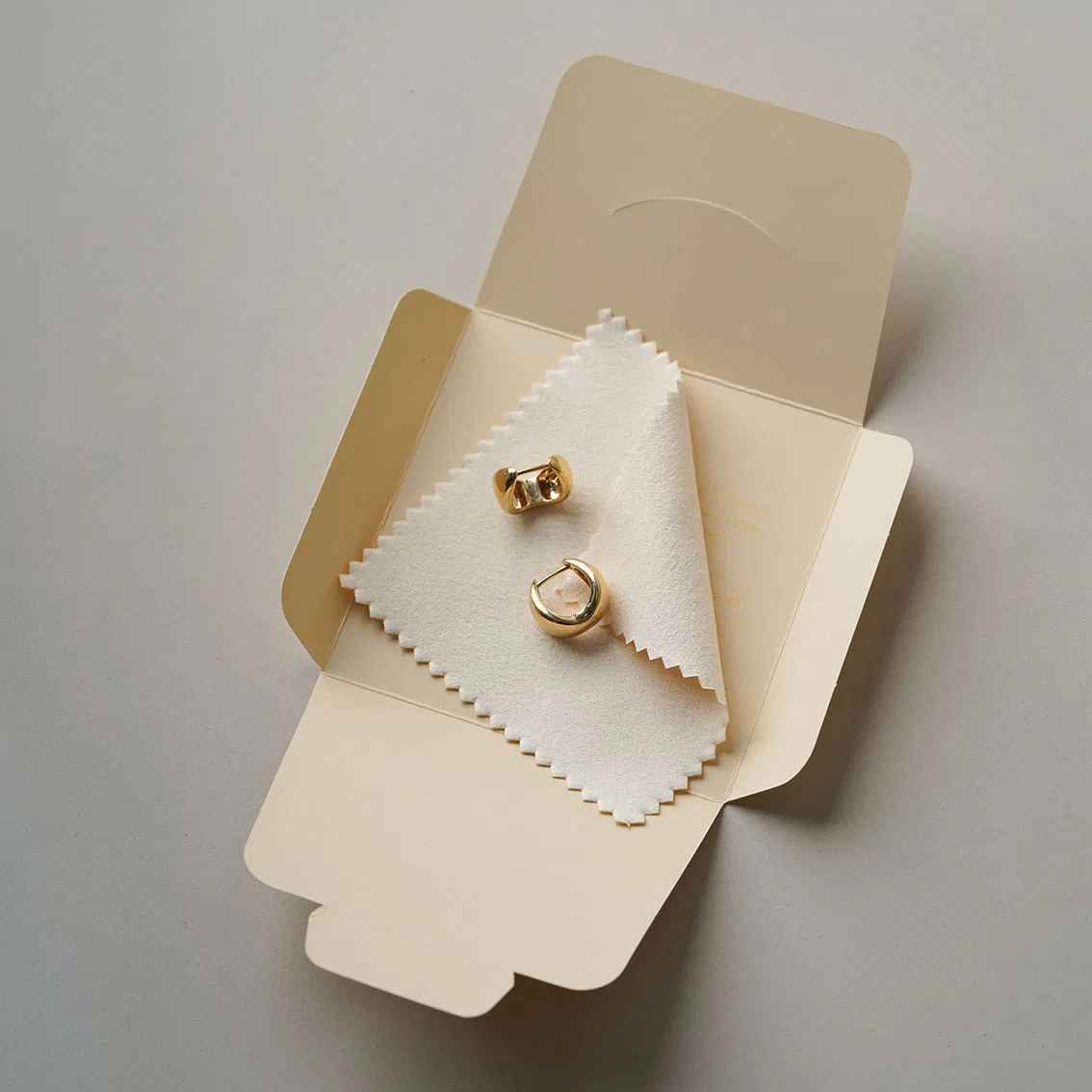 Pandasew Package Factory Direct Logo Ink Printing on Colorful Silver Polishing Cloths with Matching Colored Packaging Case Text Printing Available