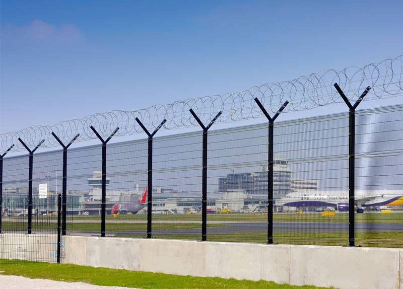 Cheap Galvanized Cyclone Fence Anti-Climb Welded Mesh Security Airport Fence