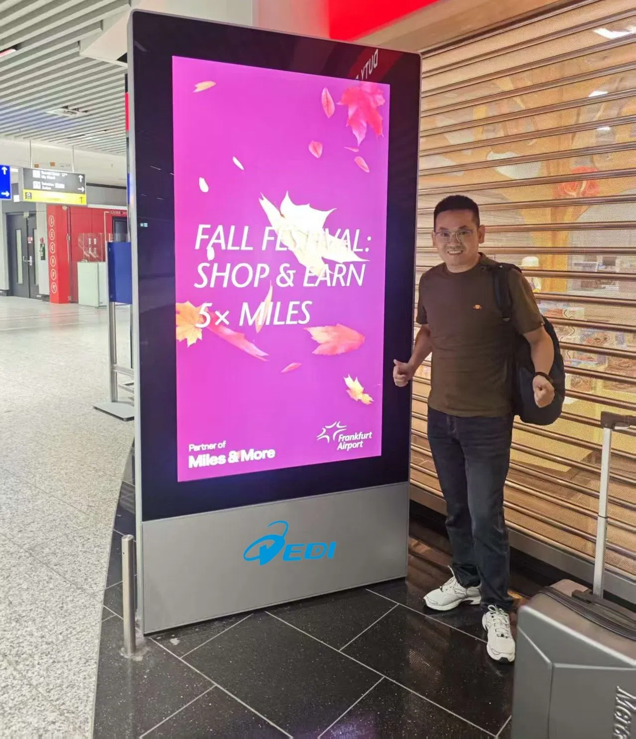 Уличный сенсорный монитор Stele в портретном формате