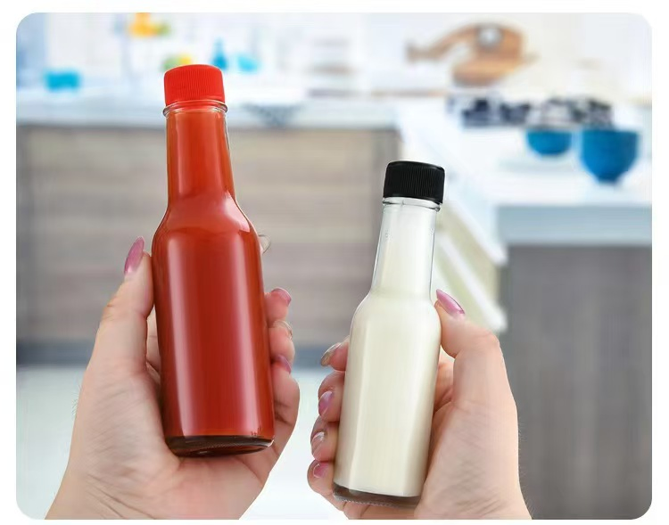 Стеклянная бутылка для соусов 100 мл с пластиковой крышкой