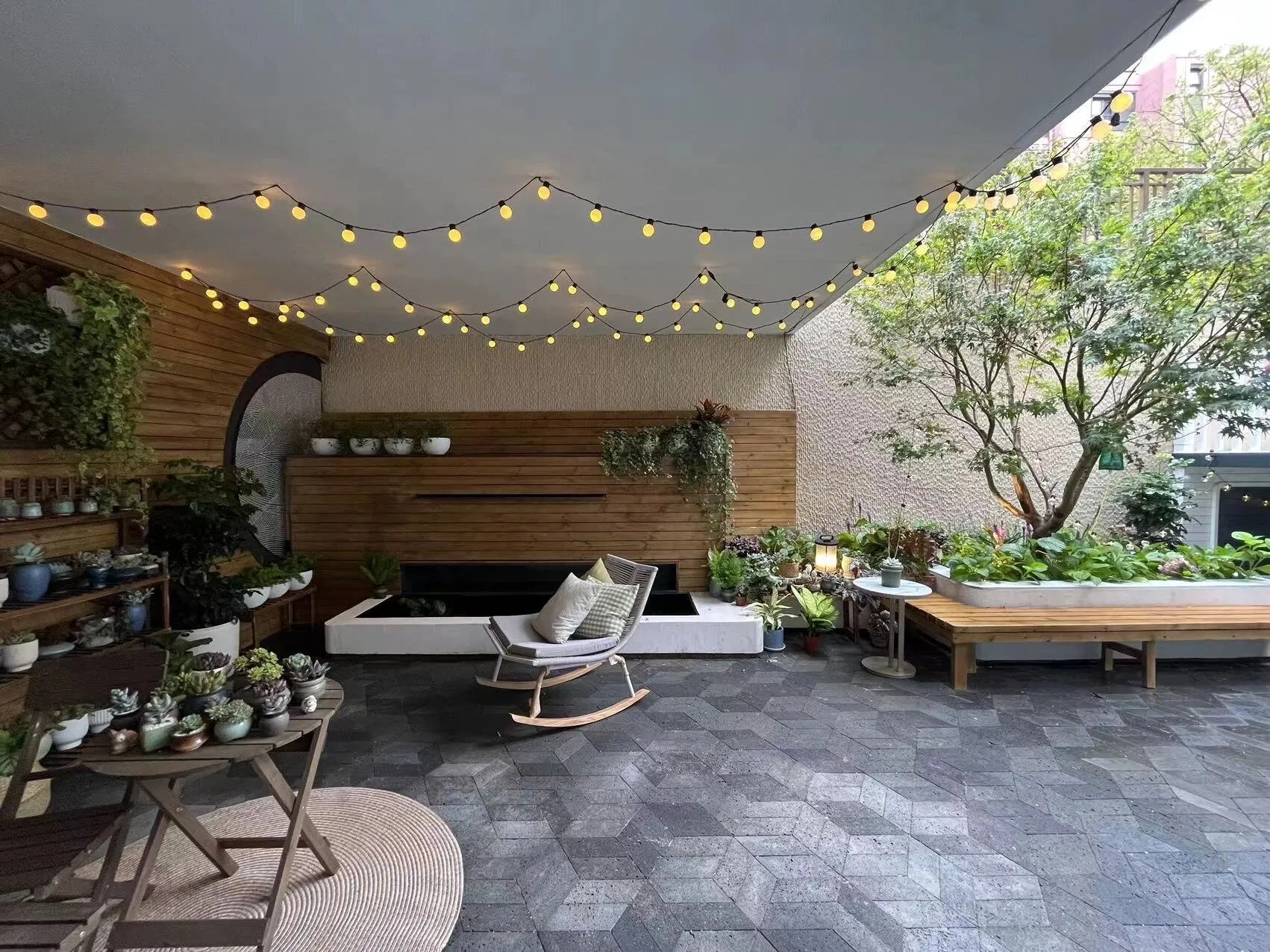 Customized Natural Volcanic Plate Lava Blocks, Volcanic Rock Bricks, Lava Stone Flagstone Volcanic Stone Tiles for Outdoor Paving