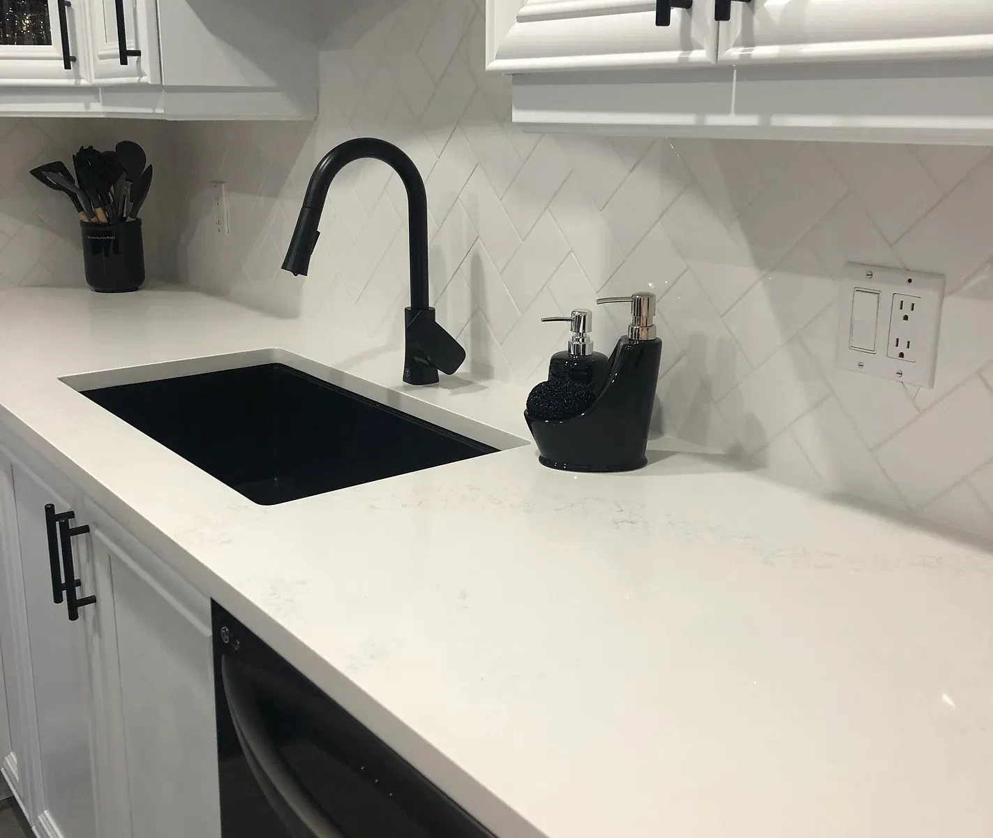 Quartz Slab Grey Black Beige White Black Artificial Quartz Stone for Kitchen Countertop Vanity Tops Table Tops