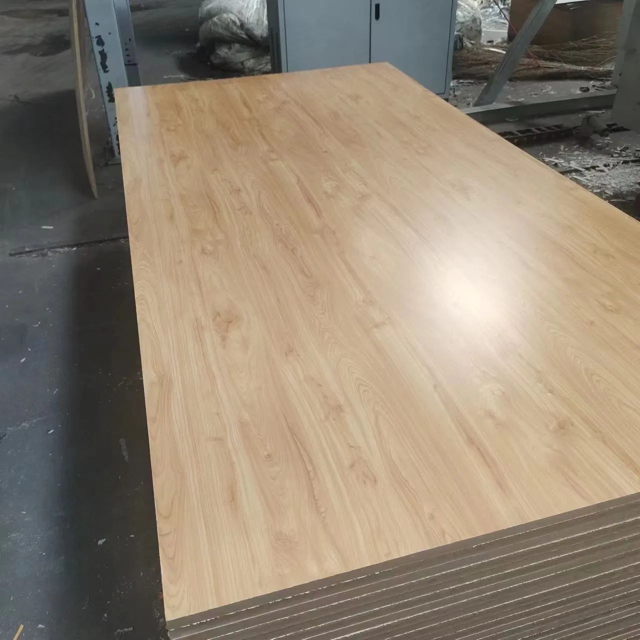 Furniture Grade 1220*2440*1-30mm Melamine Laminate MDF/HDF Boards