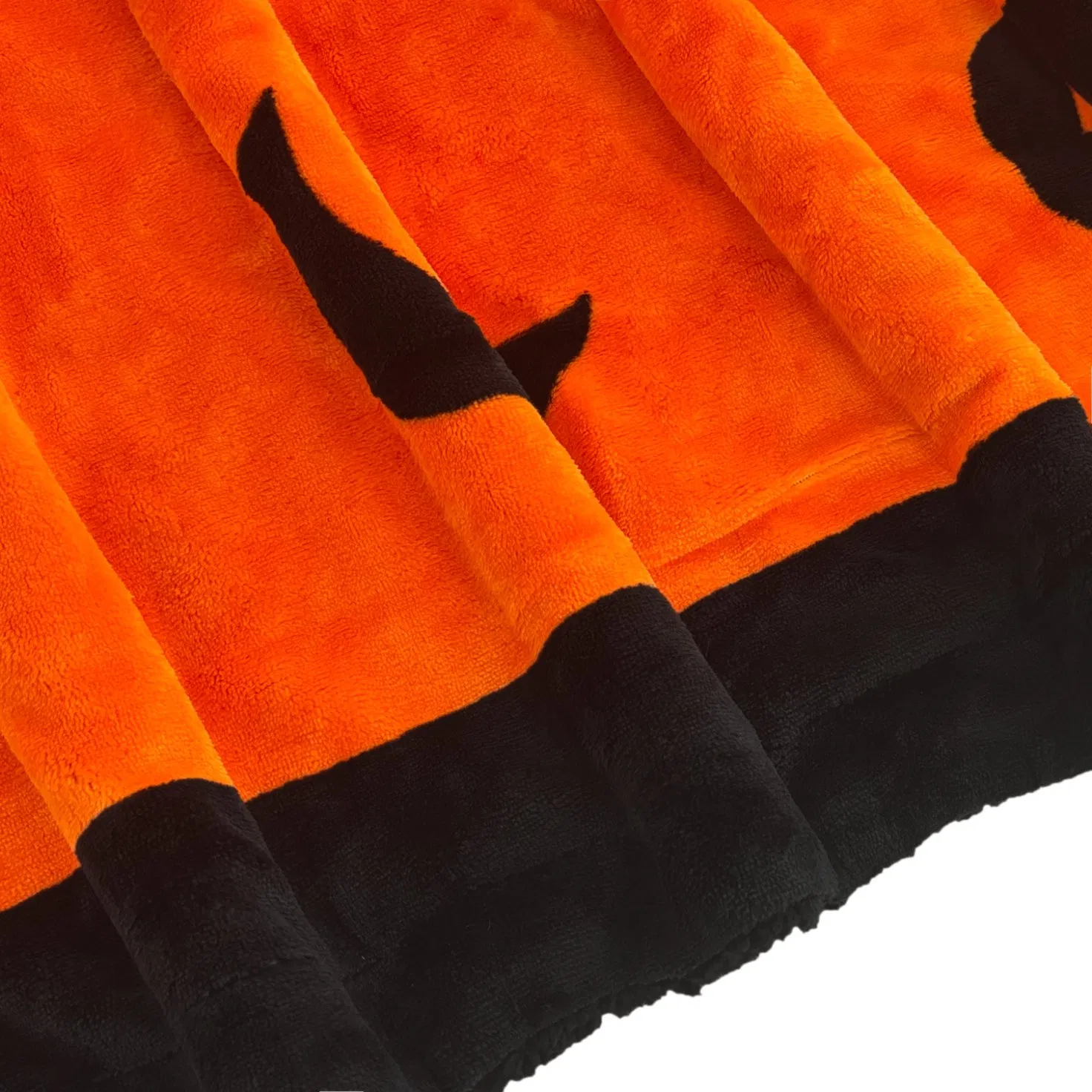 Плед диванный ультрамягкий Halloween, оранжевый