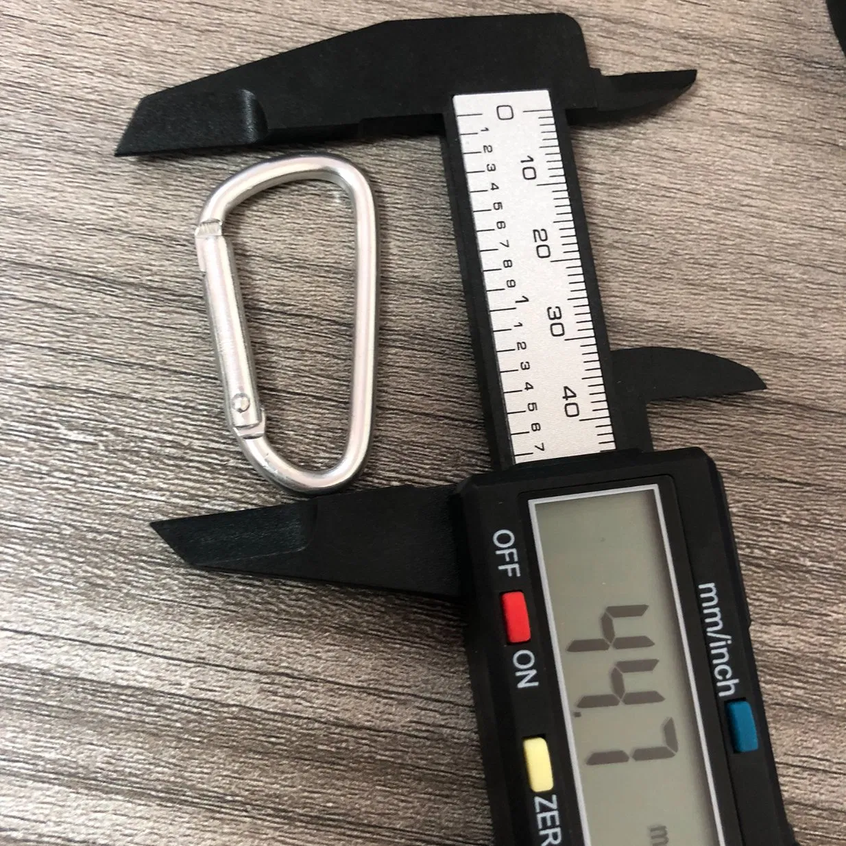 High Quality Aluminum Climbing Button Carabiner (SE-A009)