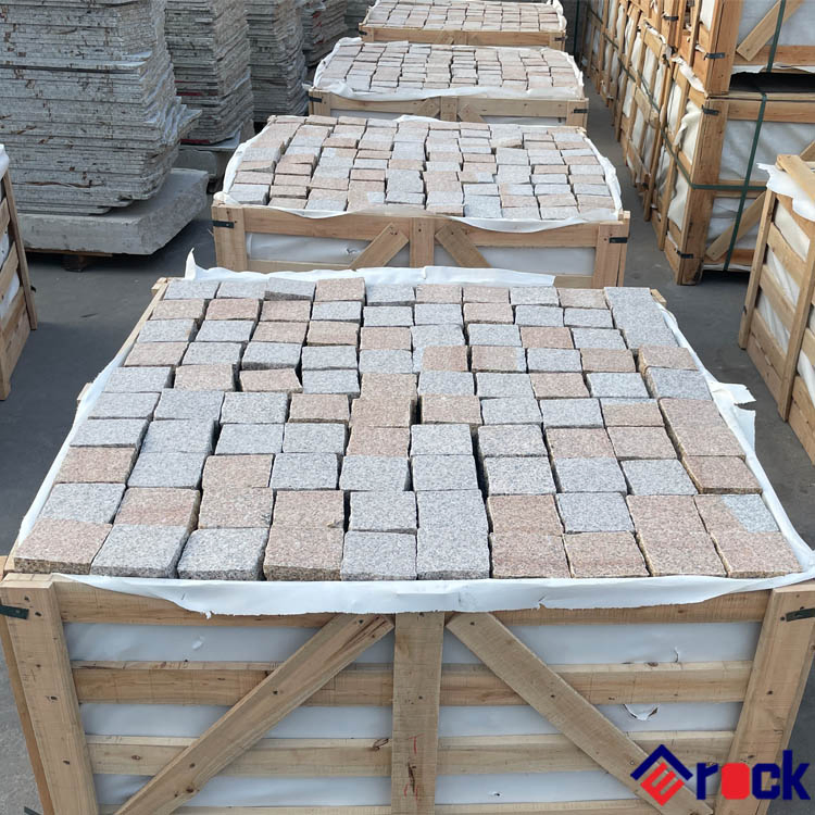 Low Price Anti-Slip Finish Yellow Beige Granite Cobblestone for Driving Way Stone