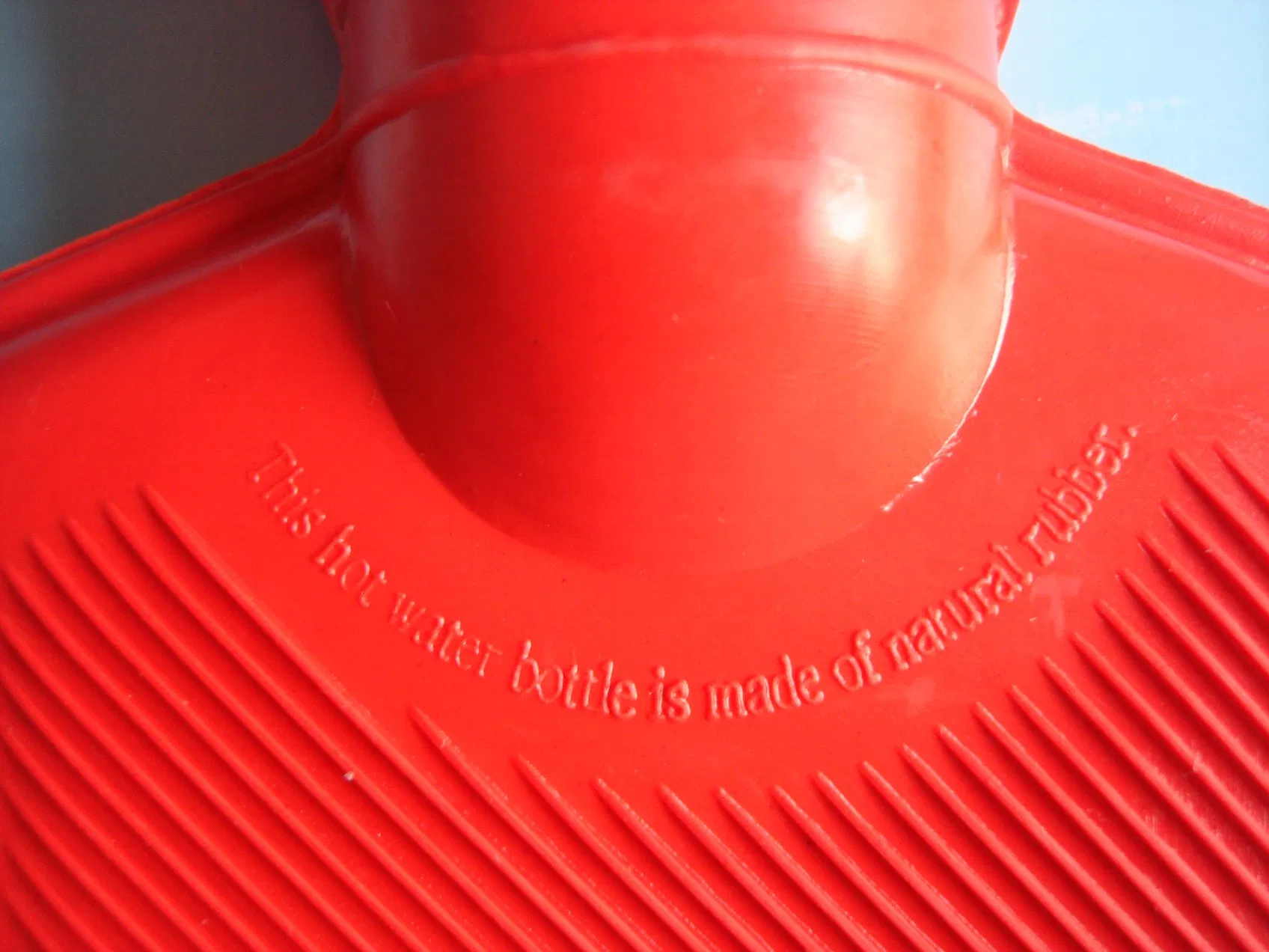 0.5L British Standard Colouful Rubber Hot Water Bottle