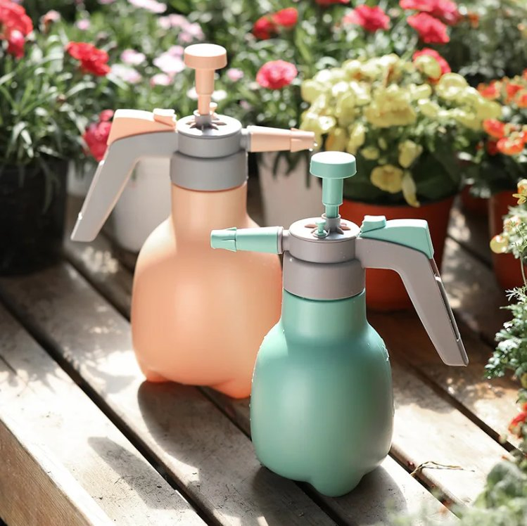 Wholesale 1 Liter Household Sprayer Pneumatic Watering Can Garden Tools