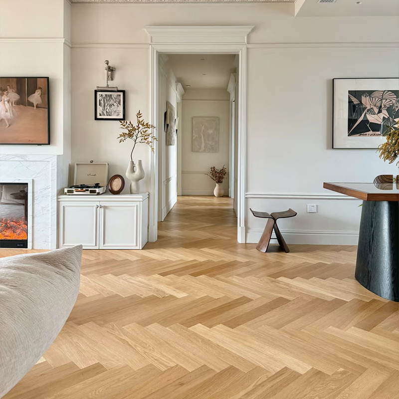 Hot-Selling Modern Minimalist Style Solid Oak Herringbone Wood Flooring