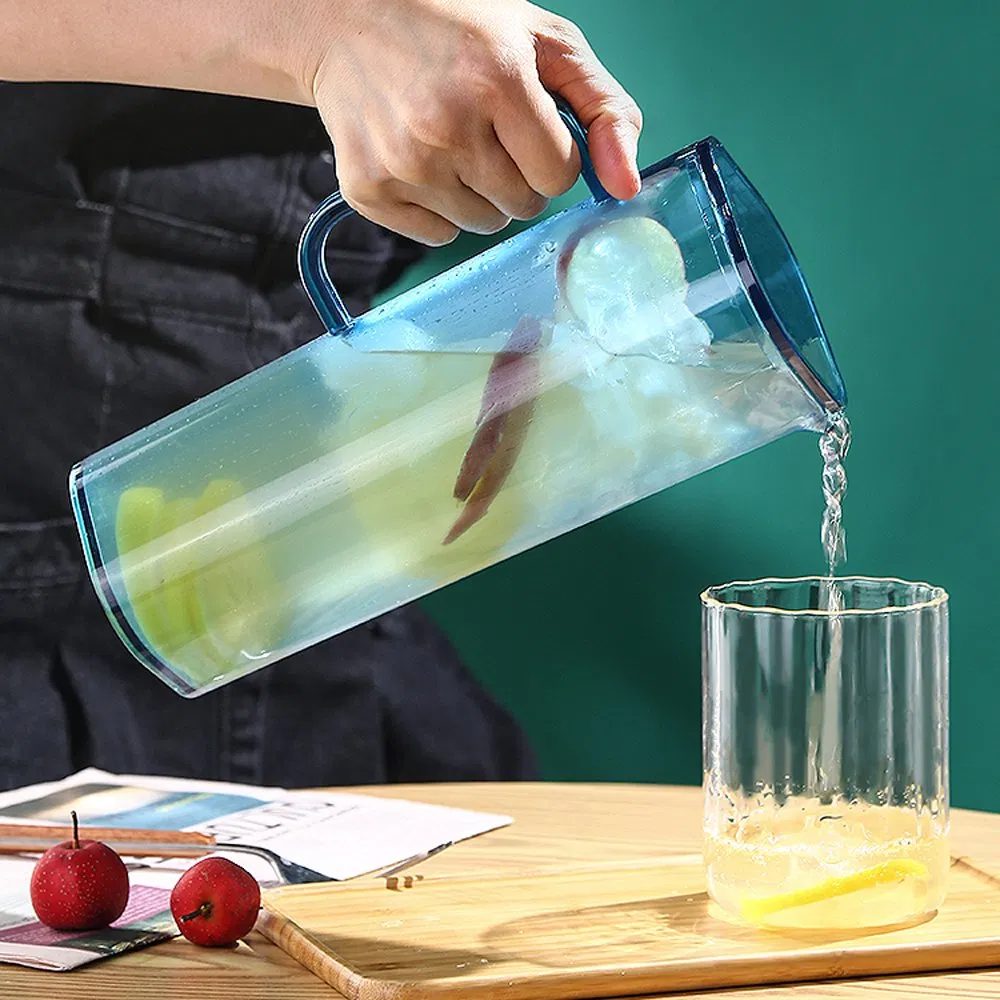 Акриловый кувшин с крышкой для воды и сока