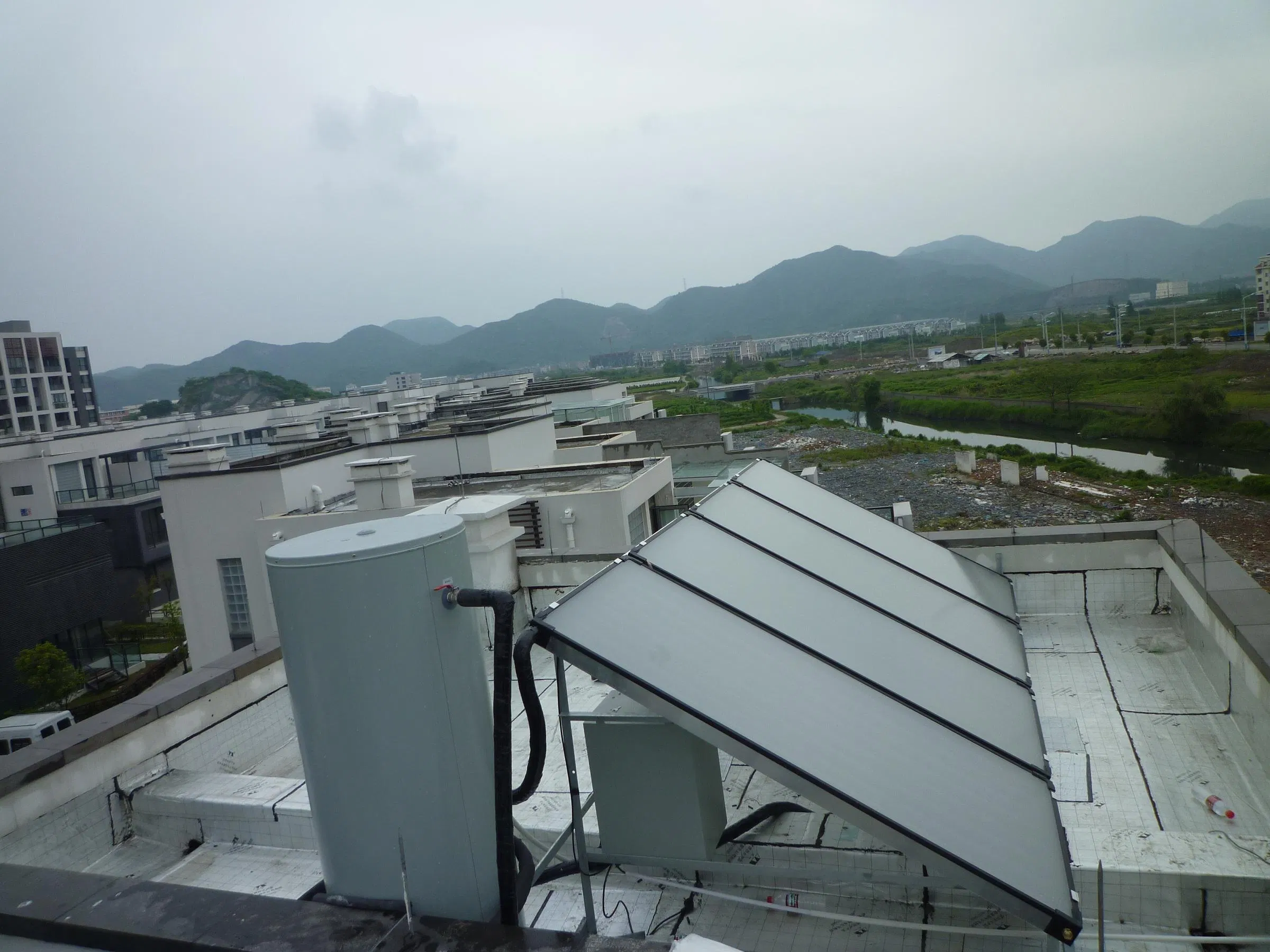 Separate High Pressure Commercial Flat Plate Panel Solar Water Heater System Hybrid with Gas Boiler
