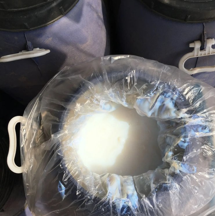 Premium Acrylic Polymer Emulsion for Wallpaper Base Treatment