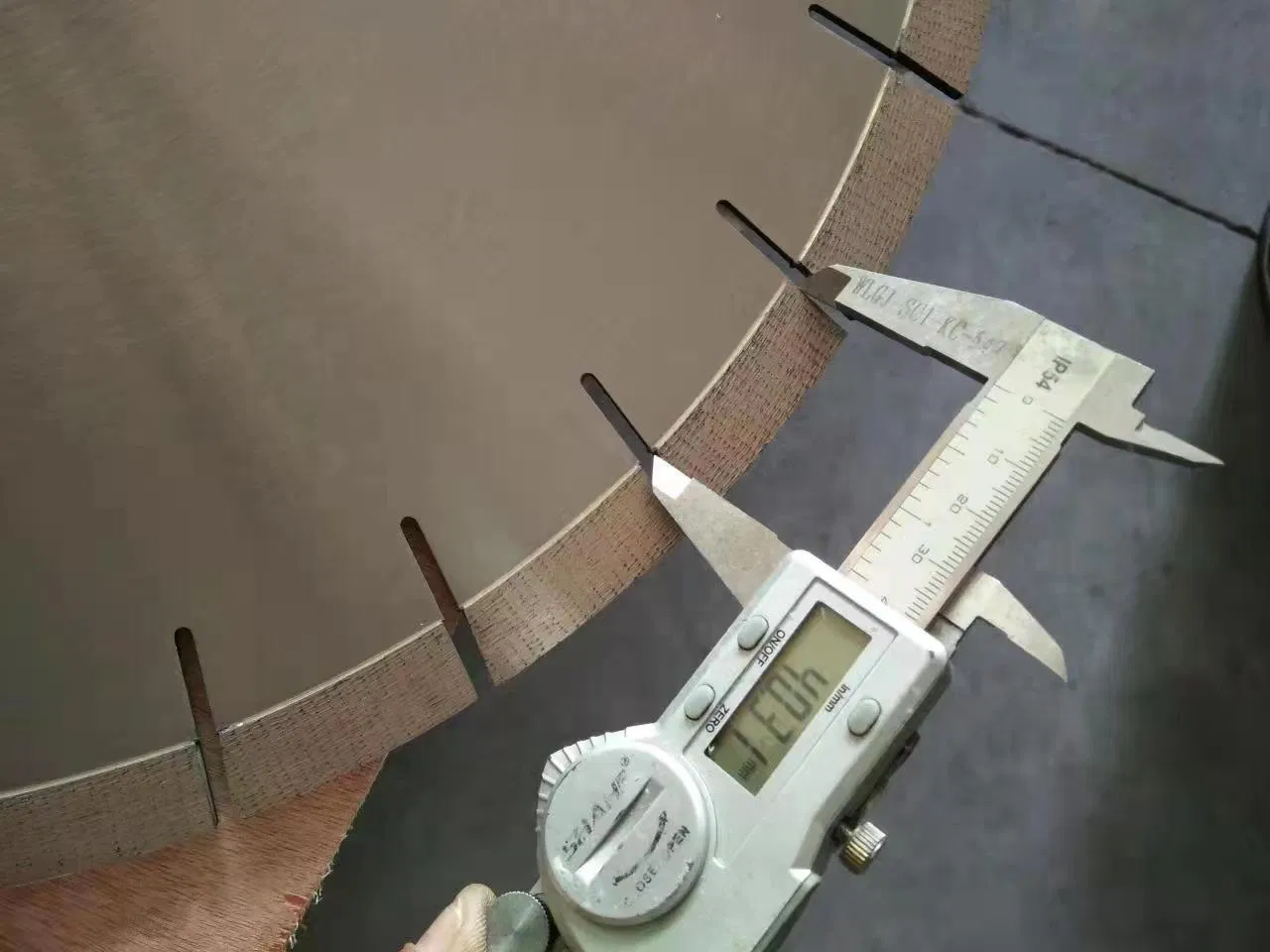 High-Quality Segmented Circular Diamond Arix Saw Blade for Effortless Marble & Sandstone Cutting