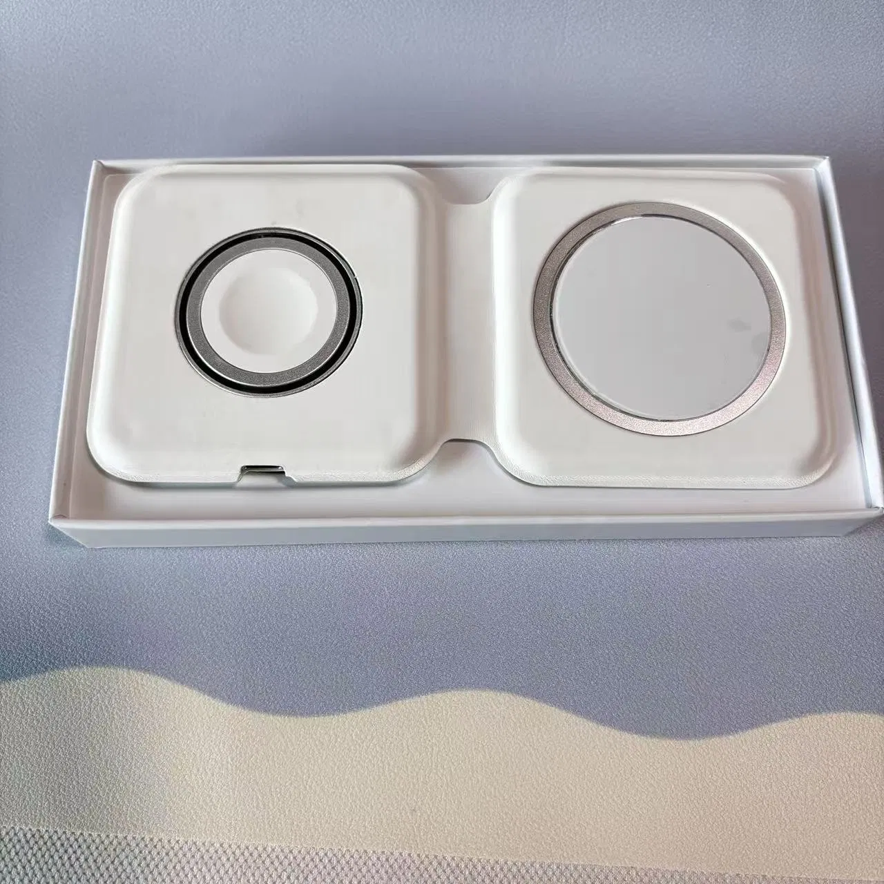 Top1 Magsafe Duo Charger Paired with a Sturdy Folding Stand, The Phone and Watch Can Be Charged Quickly Without Damaging The Device, Making It Easy to Carry