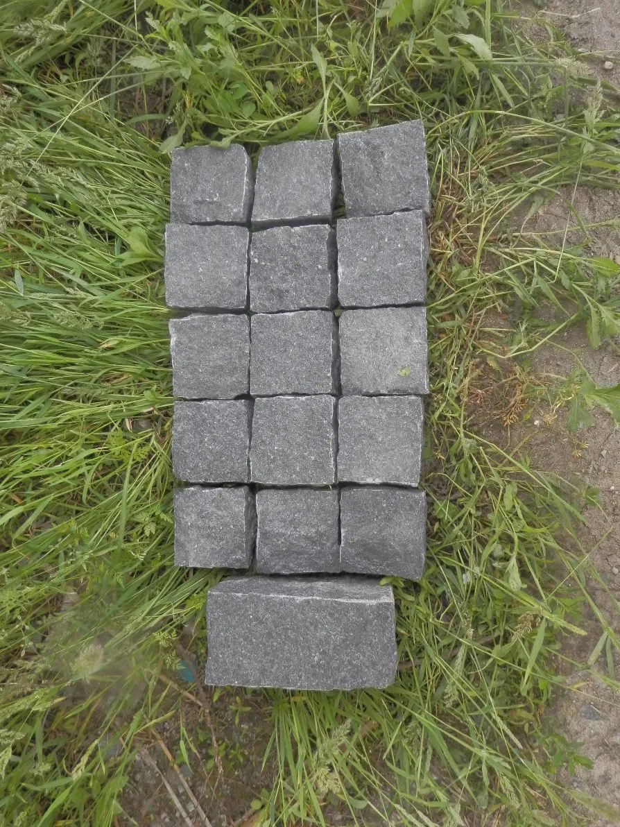 Black Paving/Black Kerbstone/ Flamed/Naturalsplit Fudingblack Basalt Floor/Flooring/Paving/Paver/Cube Stone for Outside/Landscaping/Carparking/Garden Decoration