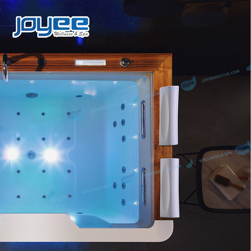 Угловая ванна на 4 персоны с LED-подсветкой и гидромассажем