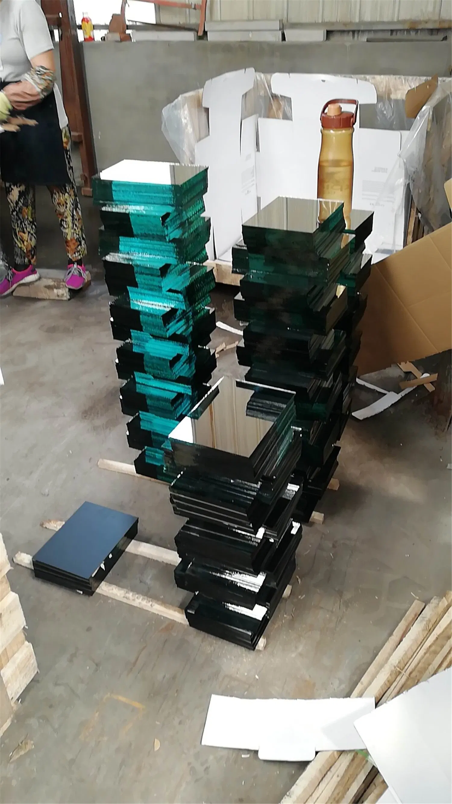 Customized Glass Display Cabinet for Store, Mall, and Supermarket
