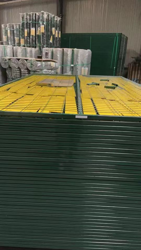 Powder Coated Green Canada Temporary Fence / 6FT * 10FT Construction Fence