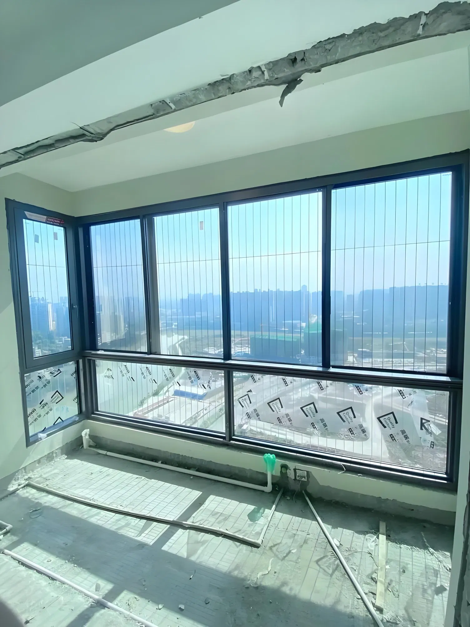 Customized Aluminum Side Pressure Sliding Window with Six-Cavity Structure Design