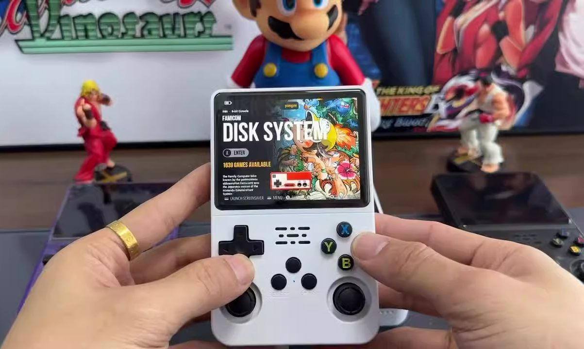 Портативная консоль R36s с 15000+ игр, 64GB