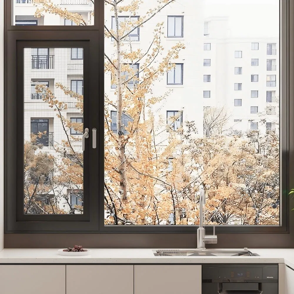 Алюминиевое окно с двойным стеклом и москитной сеткой