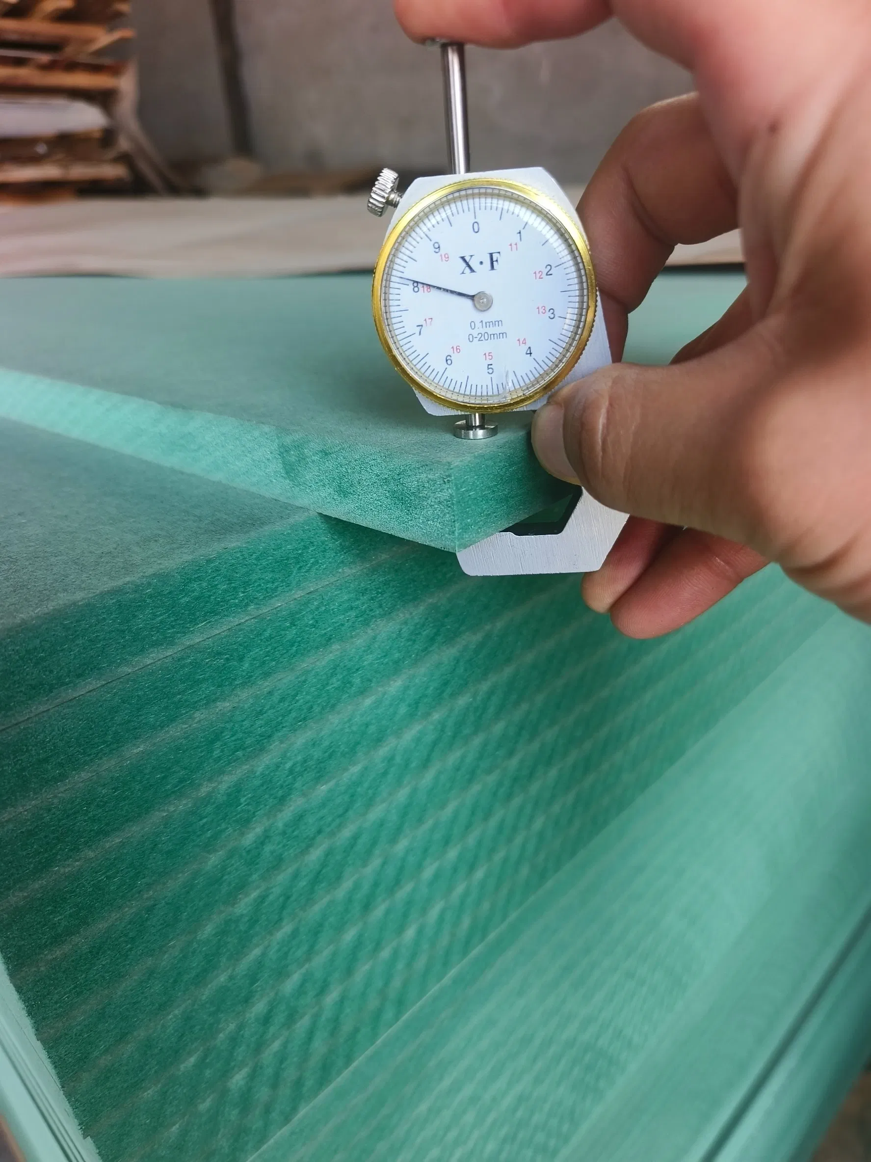 Indoor Use Green Color Moisture-Proof Hmr MDF Board 6*8feet Size