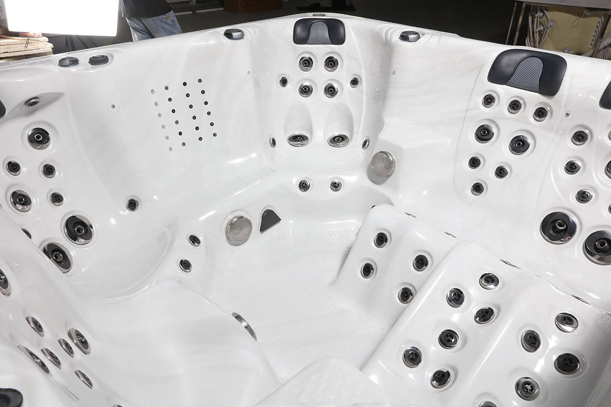 Six-Person Outdoor Hot Water Massage Bathtub with Jets