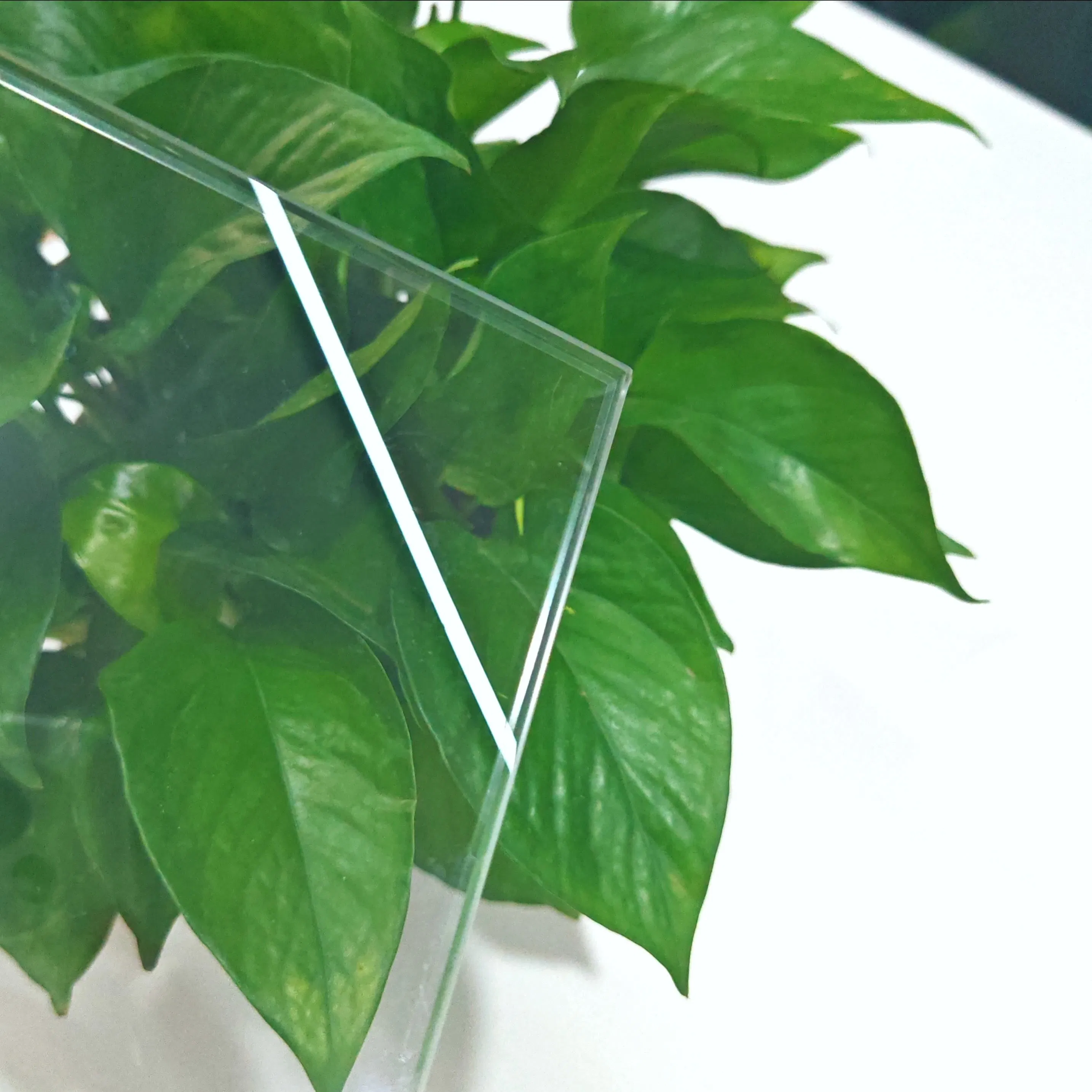 Ultra Clear and Low Iron Tempered Glass 5mm 99% High Transmittance