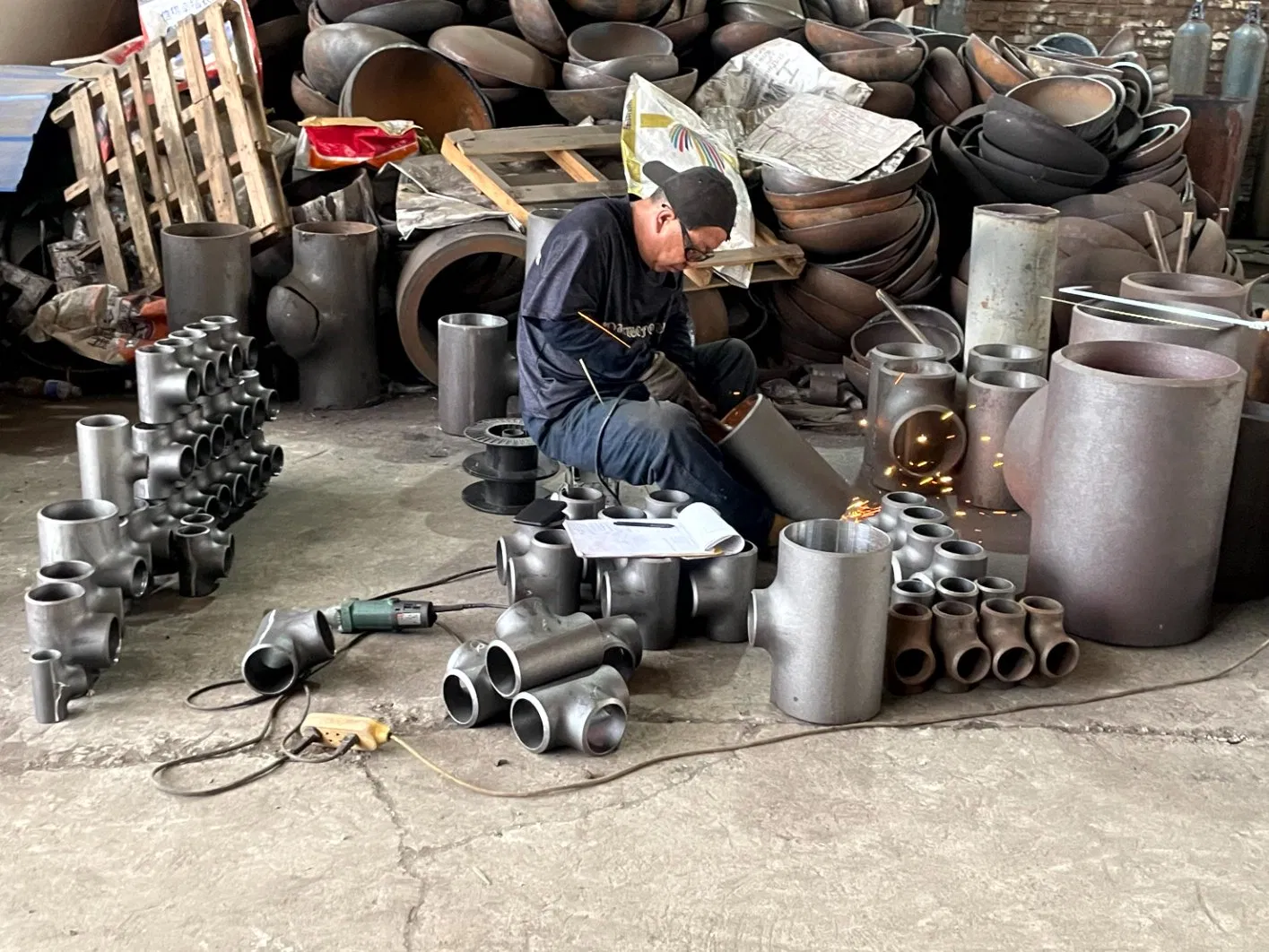 Versatile Tee Pipe Fittings for Industrial and Residential Use