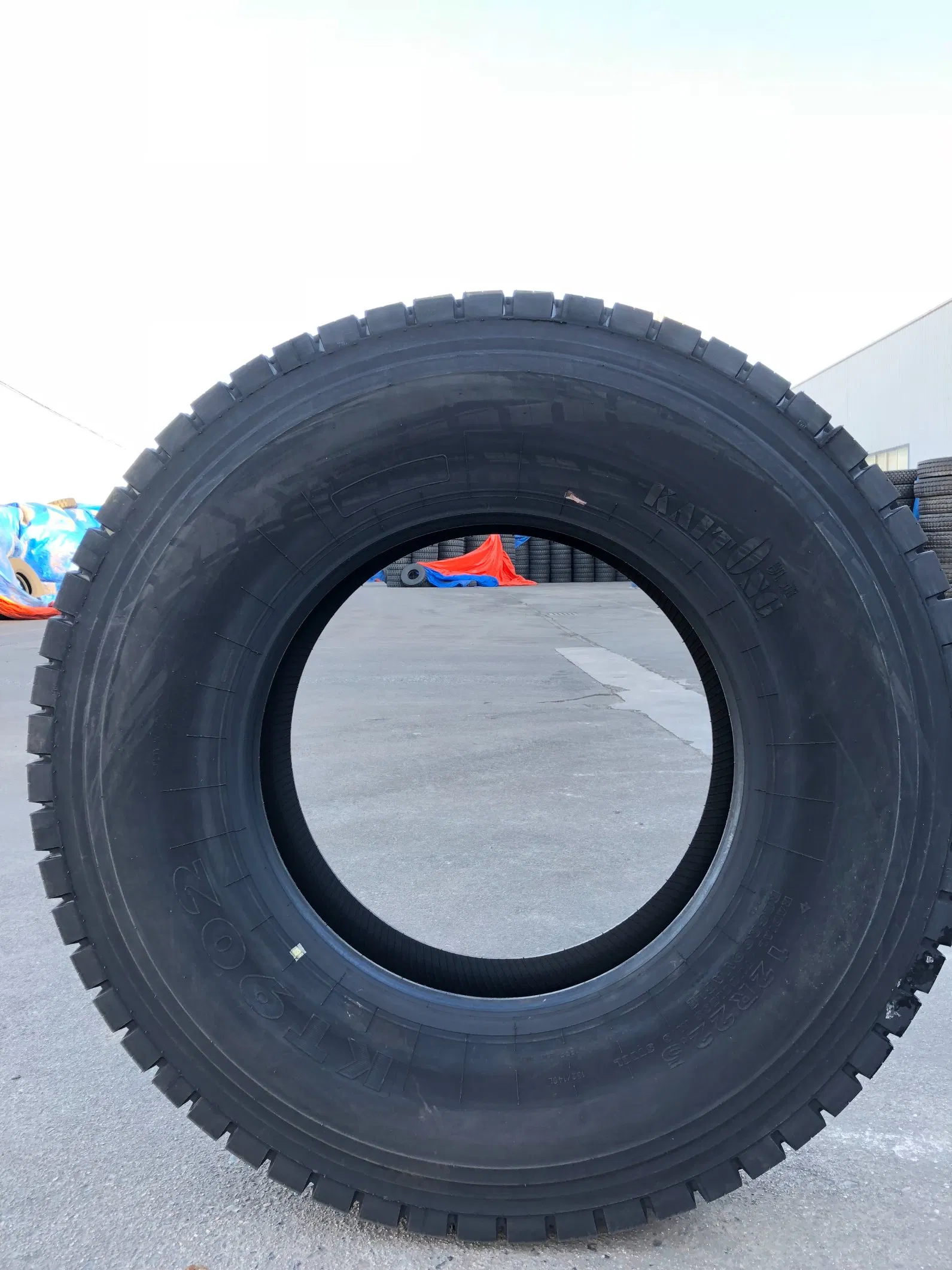 Truck Tire Constancy 12R22.5 Heat-Resistant High Load 1200kg Anti-Burst for Middle East Market