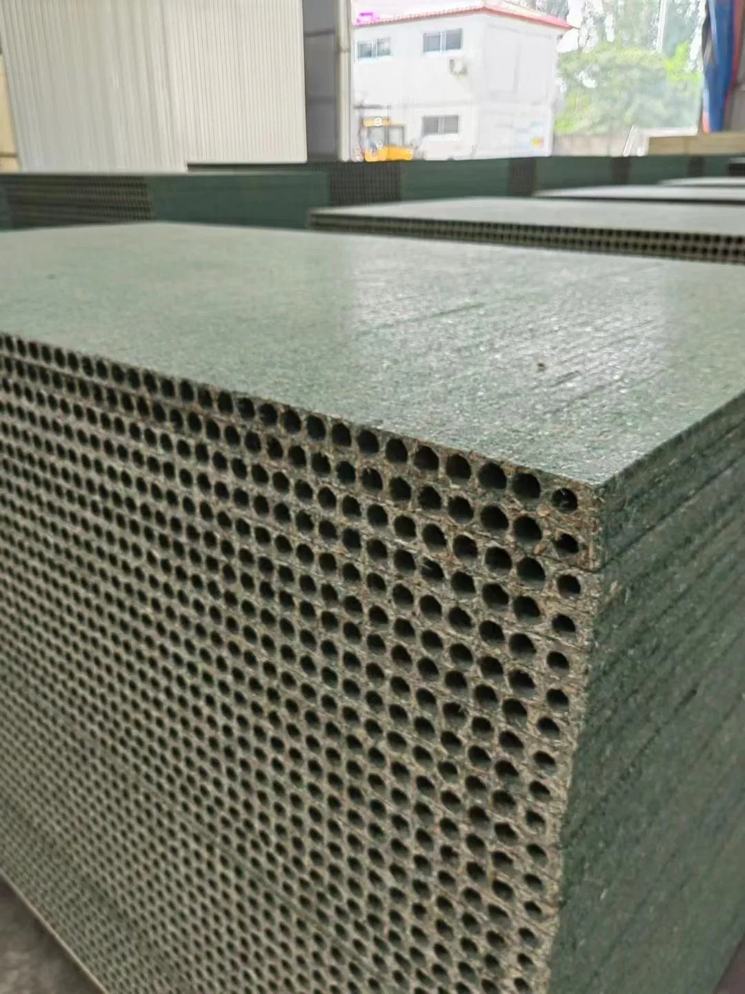 Moisture Proof Hollow Particleboard 2090*1180 mm Hollow Chip Board