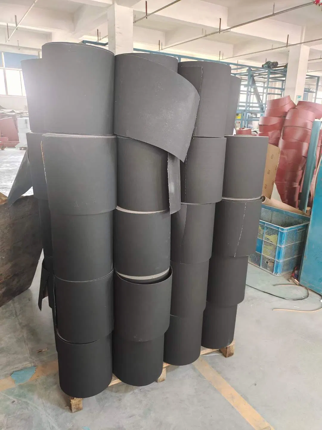 Наждачная бумага водостойкая 30 см х 100 м, черная