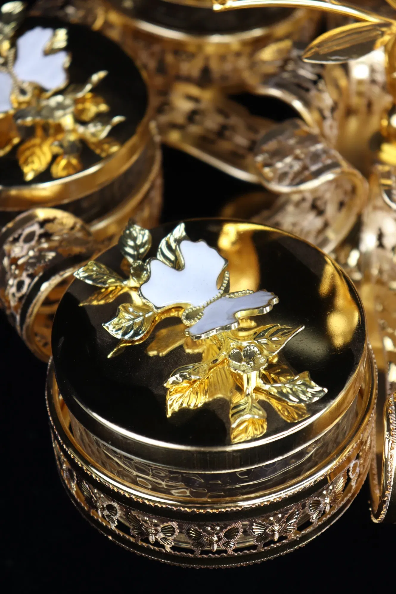 Customized Luxury Home Decor Collection with Glass Jars and Candy Bowl