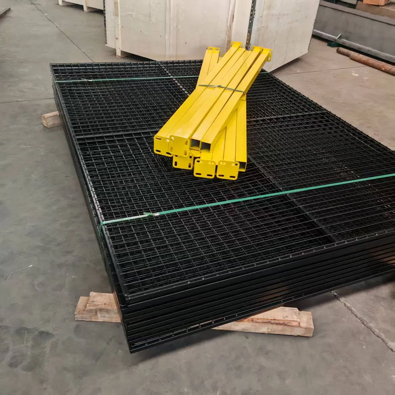 Industrial Safety Protection Isolation Fence Wire Mesh Fencing for Secure Workspace