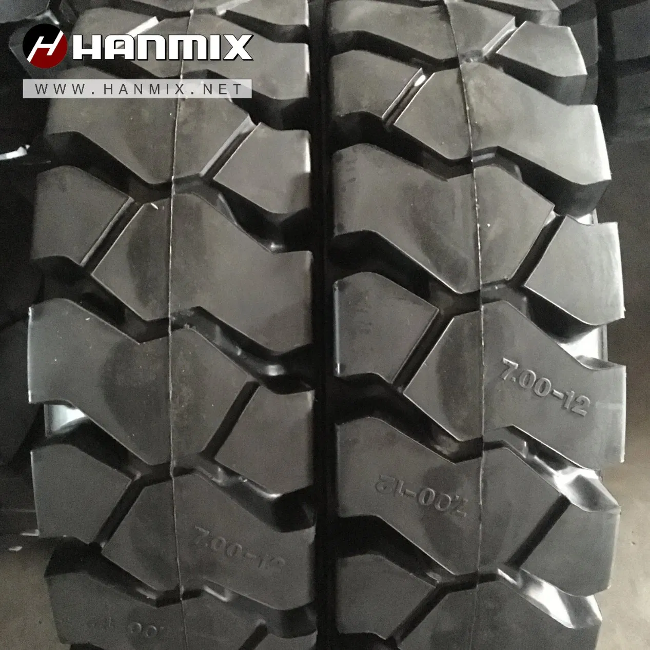 Цельная шина для погрузчика Hanmix RF-555