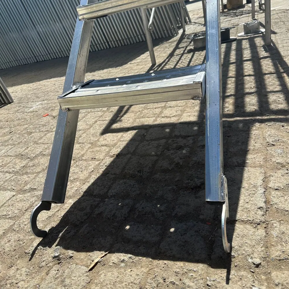 China Manufacturer Galvanized Steel H Frame Scaffolding Parts Hooked Stair Ladder