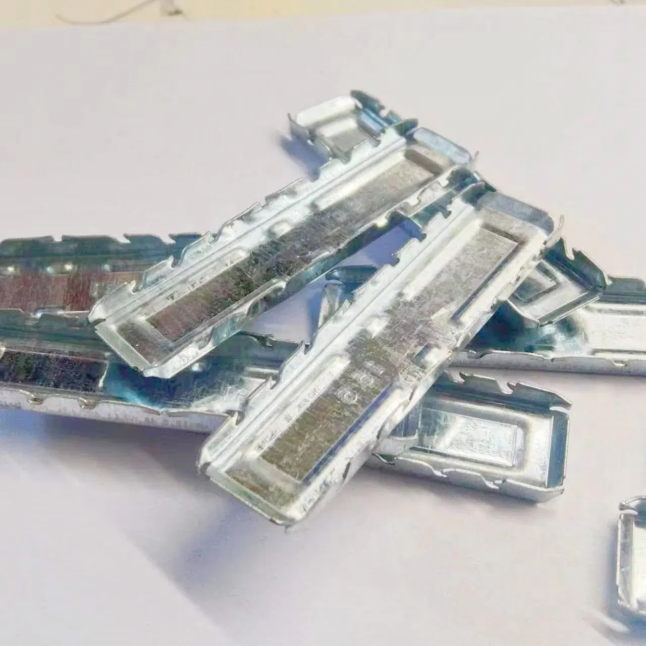 Steel Straight Corner Joint Connector for Aluminum Spacer Bar of Insulating Glass