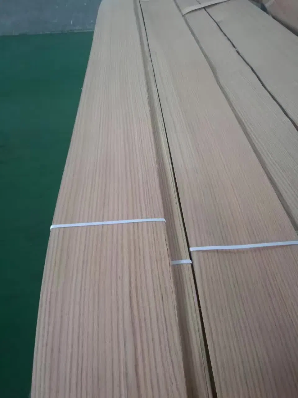 Factory-Slicer Natural American Red Oak Veneer in 0.50mm