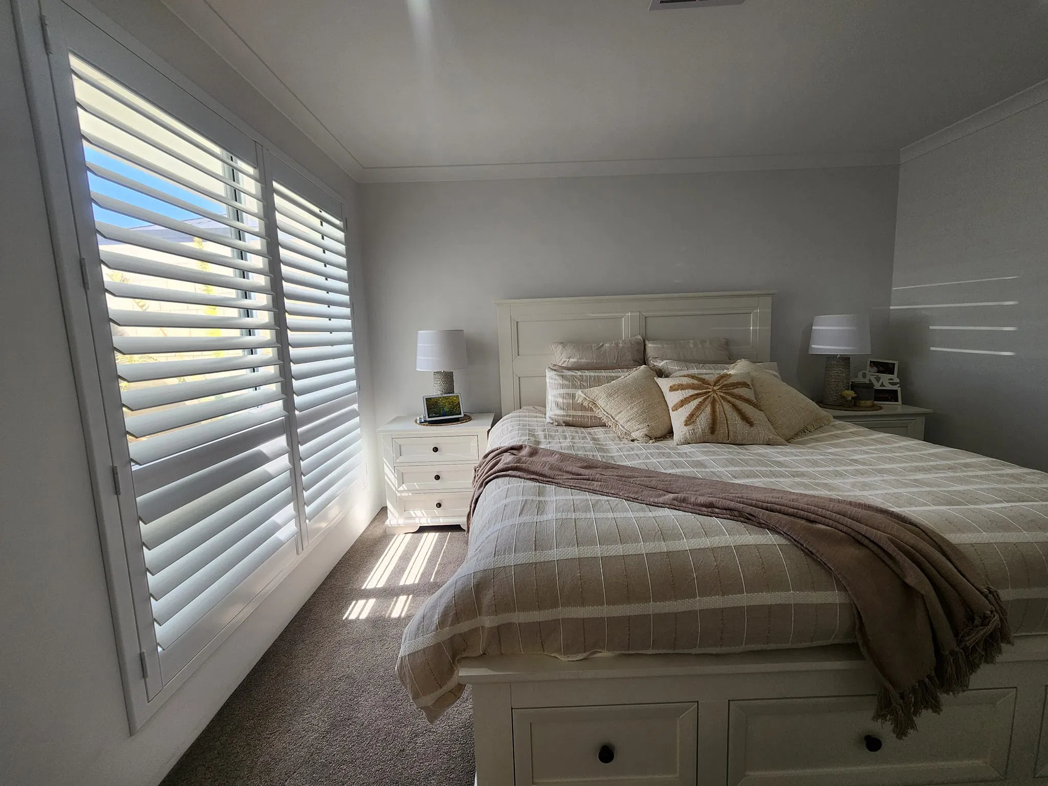 Newest Hot Selling Premium Quality Low Price White Plantation Shutters and Wooden Plantation Shutters for Window