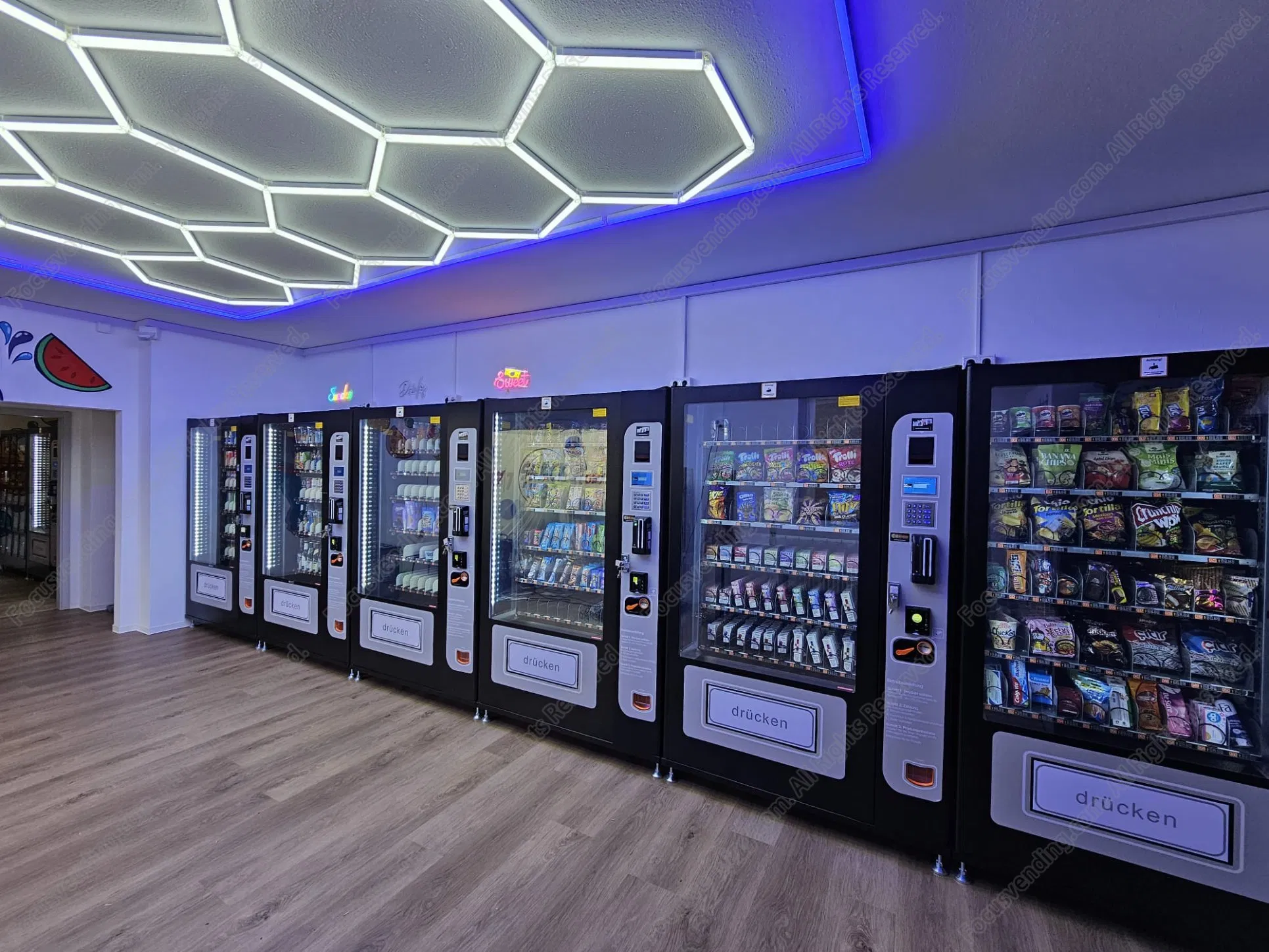 24 Hours Unmanned Retail Solution Unmanned Store Vending Machine