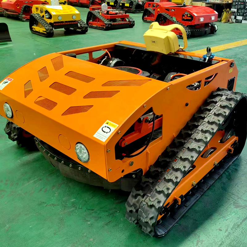Самоходный газонокосилка-робот на гусеницах с дистанционным управлением