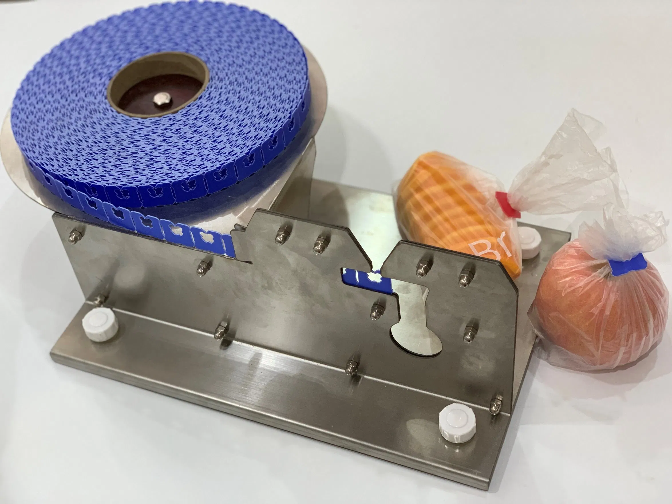 Plastic Bag Clip Machine with Clips
