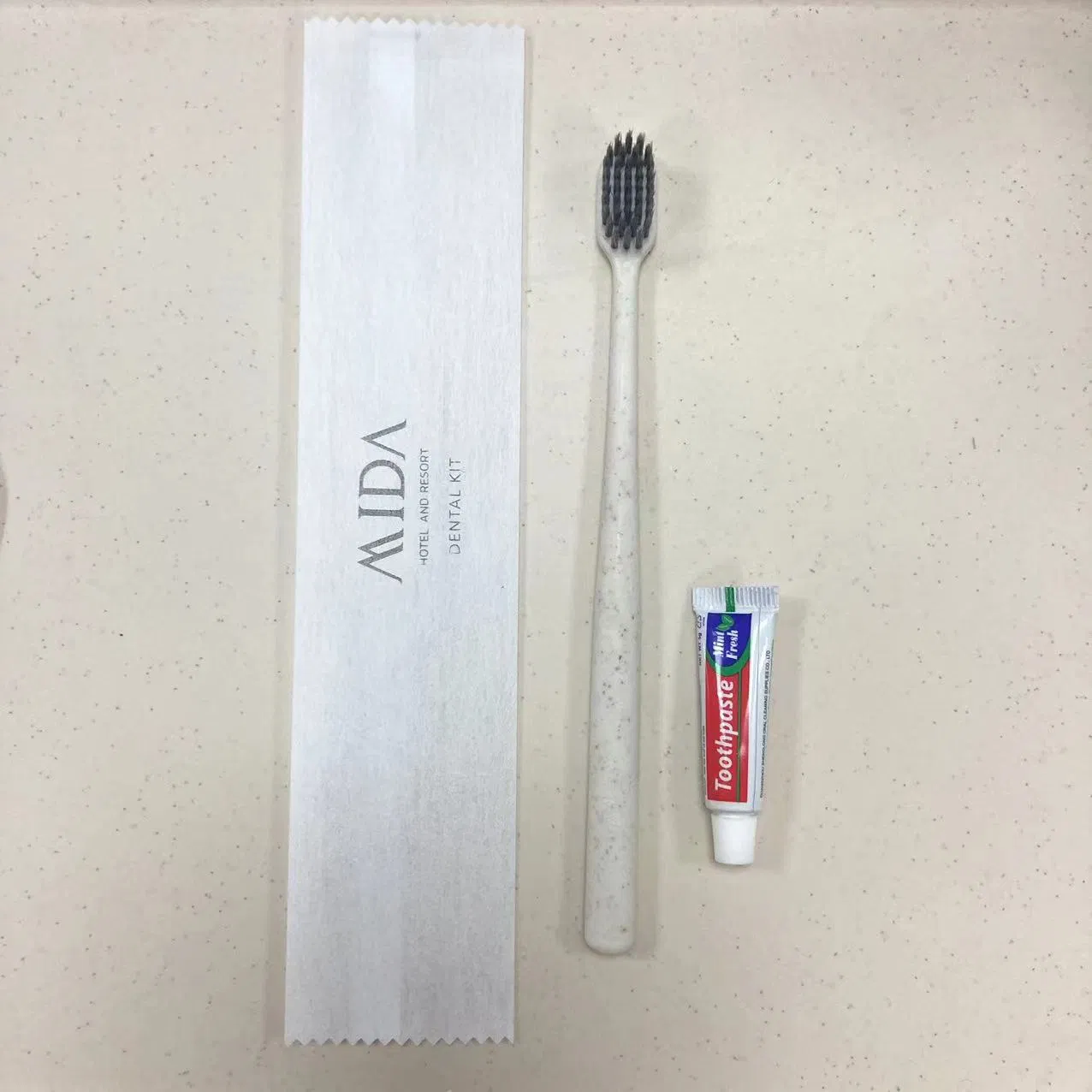 Eco-Friendly Hotel Amenities Kit Disposable Toothpaste Set in Portable Pet Wheat Straw and Plastic Hotel Toiletries